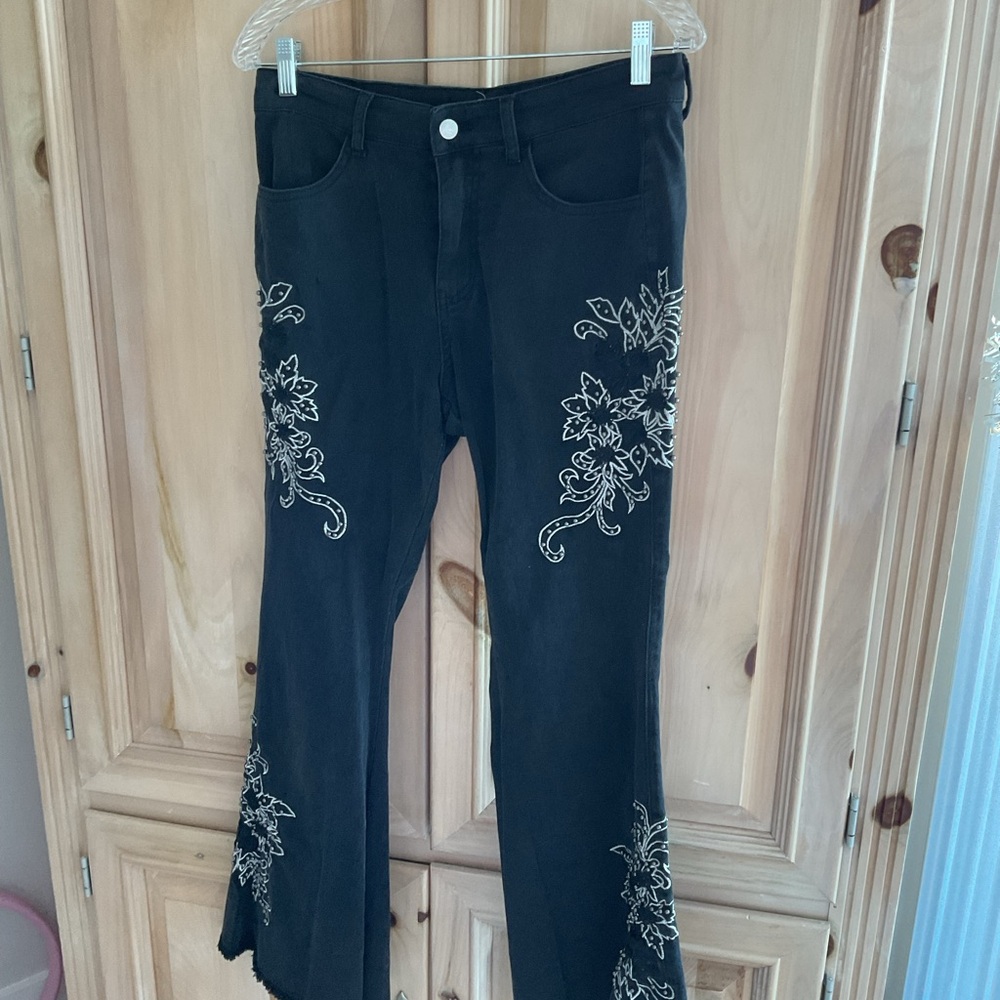 POL Black EXTRAORDINARY Unique Embroidered Flare Jeans NWOT $40 Never Worn